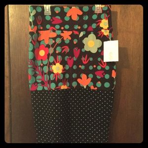 Size Small LulaRoe Cassie Skirt polka dipped